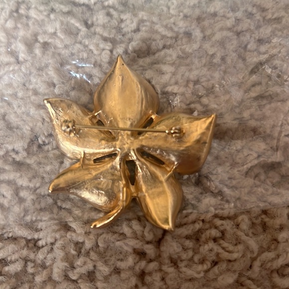 Painted floral pin - Picture 2 of 2